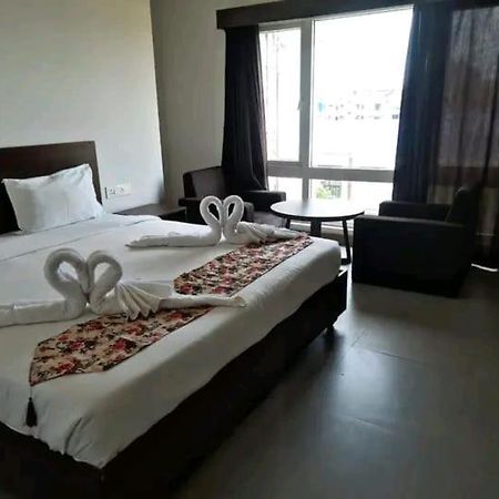 Hotel East International Tinsukia Eksteriør bilde